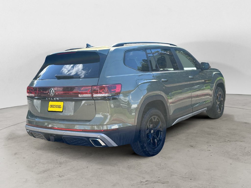 Used 2025 Volkswagen Atlas Peak Edition SE AWD/4WD image 5