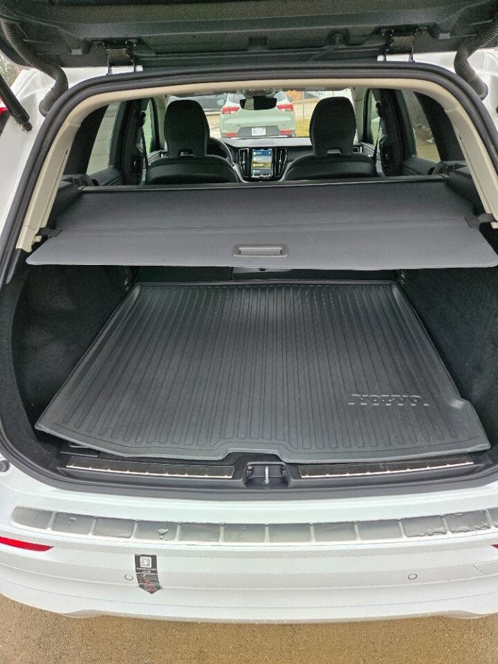 Used 2023 Volvo XC60 B5 Core image 19
