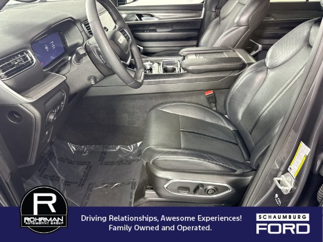 Used 2024 Jeep Wagoneer L Series III w/ Flexible Seating Group AWD/4WD image 4