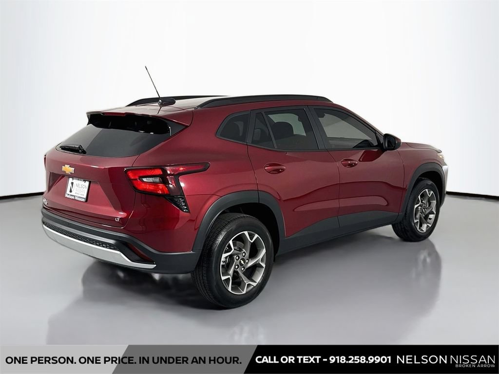 Used 2025 Chevrolet Trax LT w/ Driver Confidence Package FWD image 5