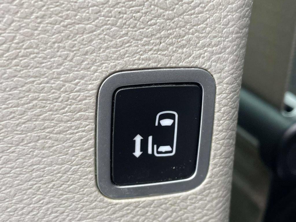 Certified 2017 Chrysler Pacifica Touring-L FWD image 22