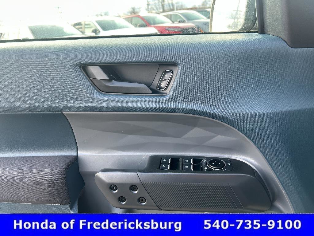 Used 2023 Ford Maverick XL image 25