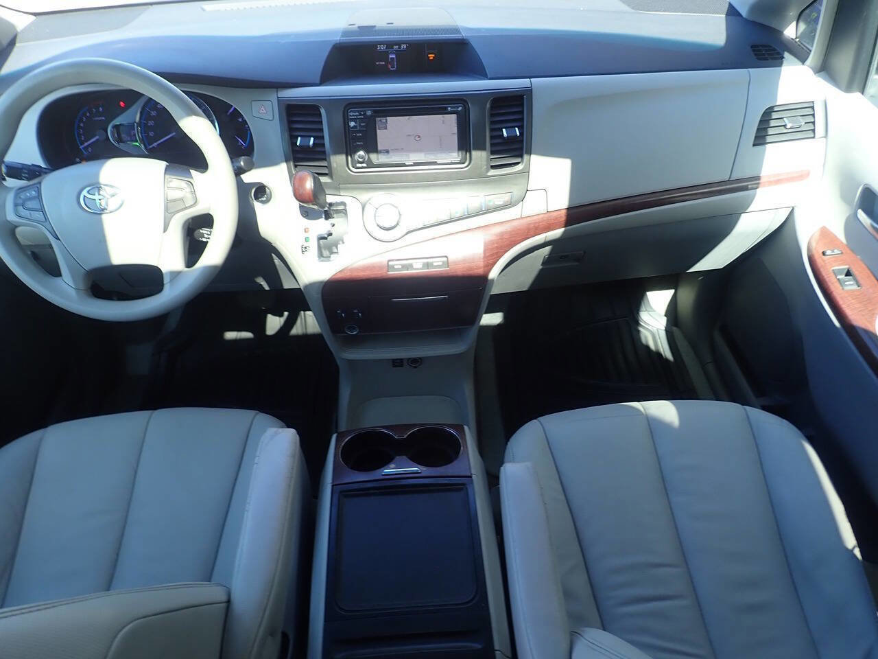 Used 2013 Toyota Sienna XLE FWD image 13