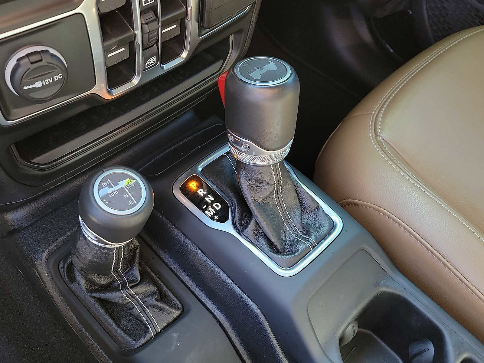 Used 2023 Jeep Wrangler Sahara w/ Cold Weather Group image 14