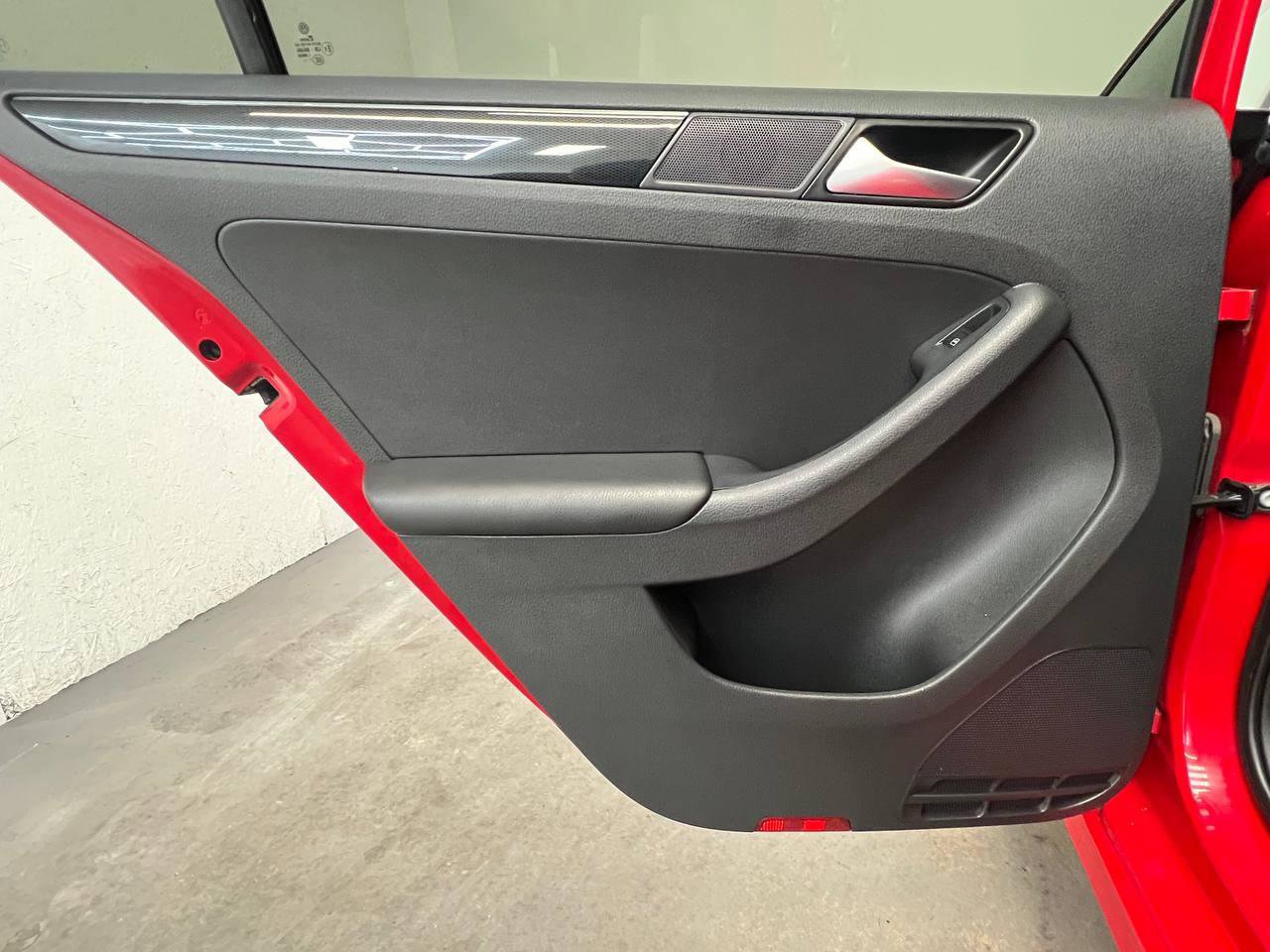 Used 2018 Volkswagen Jetta Sport image 9