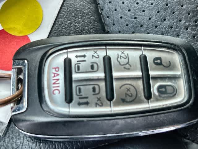 Used 2020 Chrysler Pacifica Touring-L FWD image 21