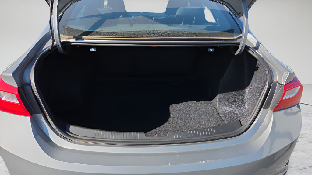 Used 2023 Chevrolet Malibu LT FWD image 32