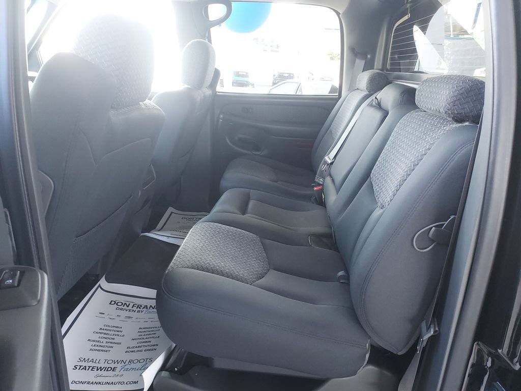 Used 2004 Chevrolet Avalanche 2500 w/ Preferred Equipment Group AWD/4WD image 14