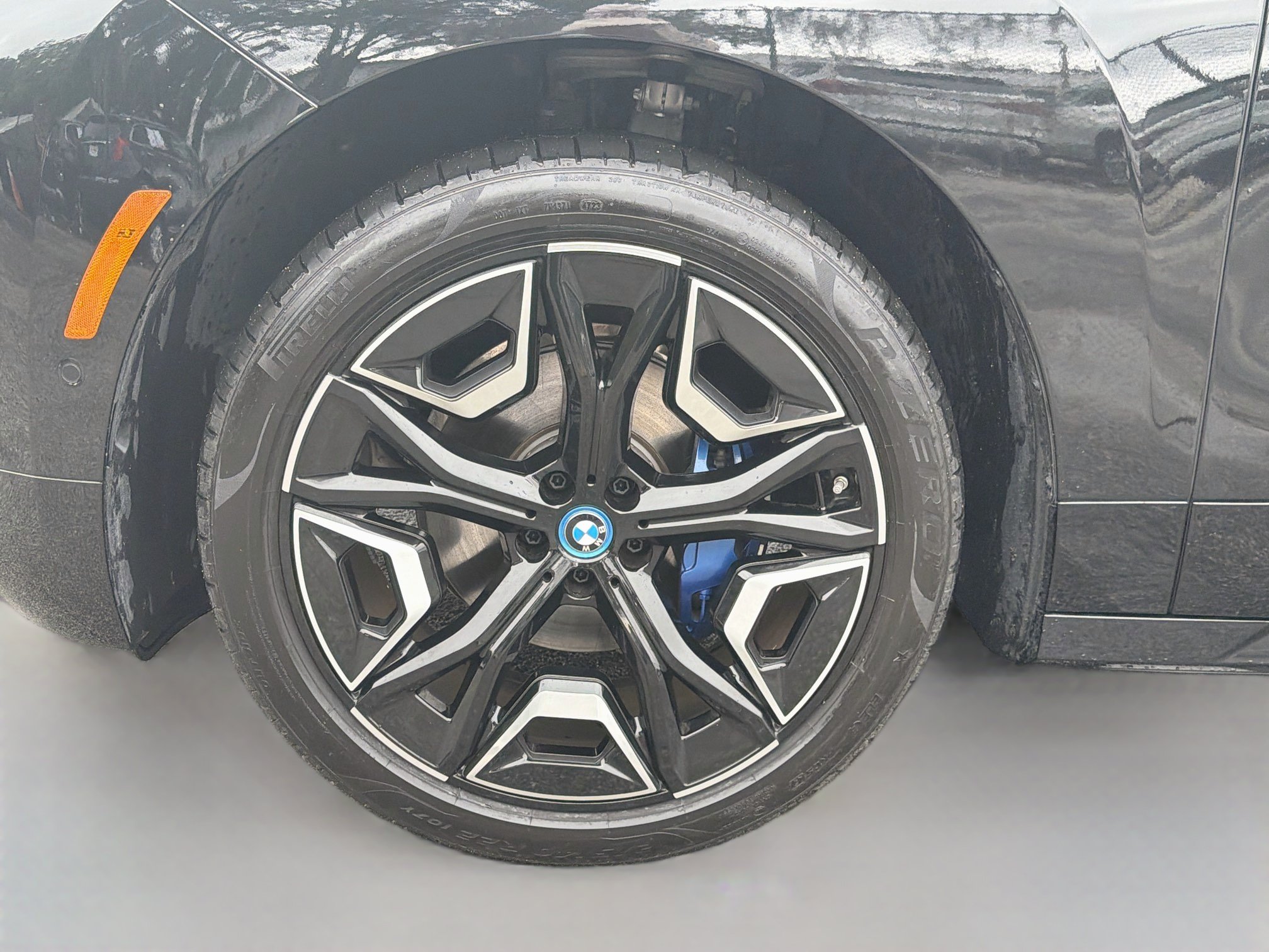 Used 2024 BMW iX xDrive50 w/ Premium Package AWD/4WD image 42
