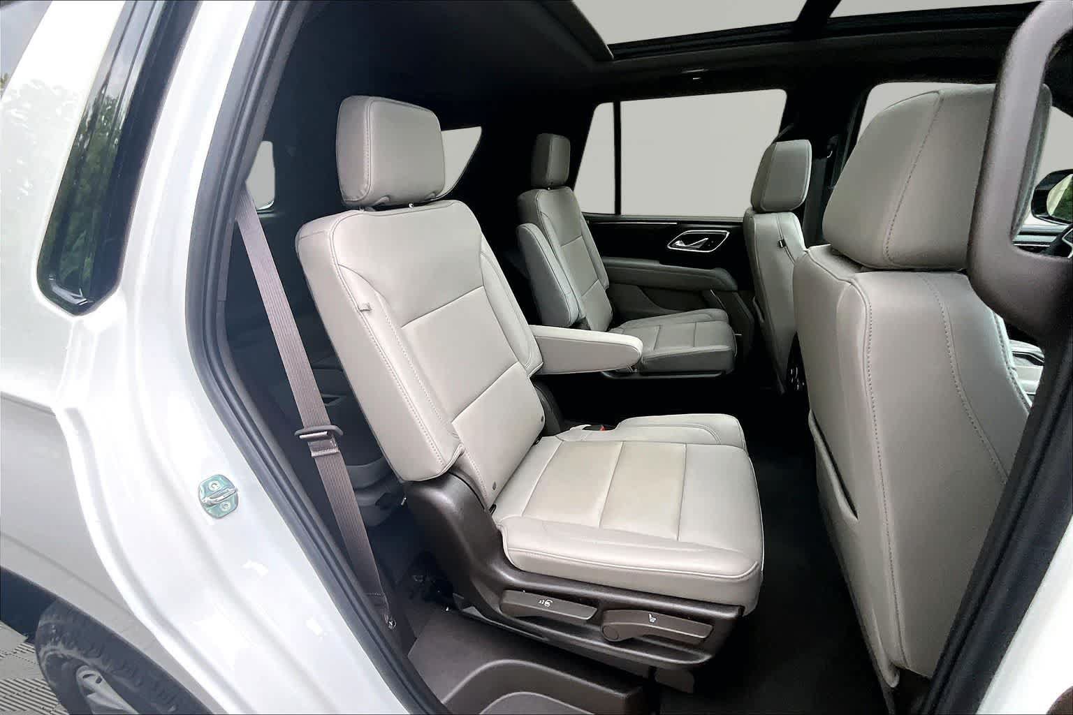 Used 2023 Chevrolet Tahoe Z71 w/ Luxury Package AWD/4WD image 20