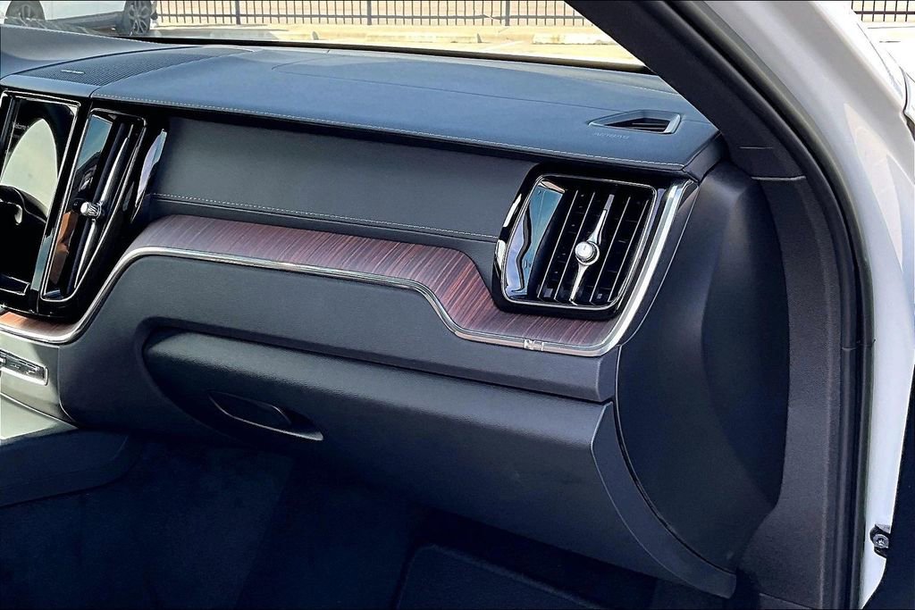 Used 2023 Volvo XC60 B5 Ultimate w/ Climate Package image 21