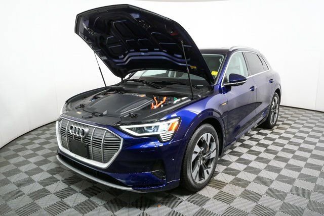 Certified 2023 Audi e-tron Premium Plus w/ Premium Plus Package AWD/4WD image 35