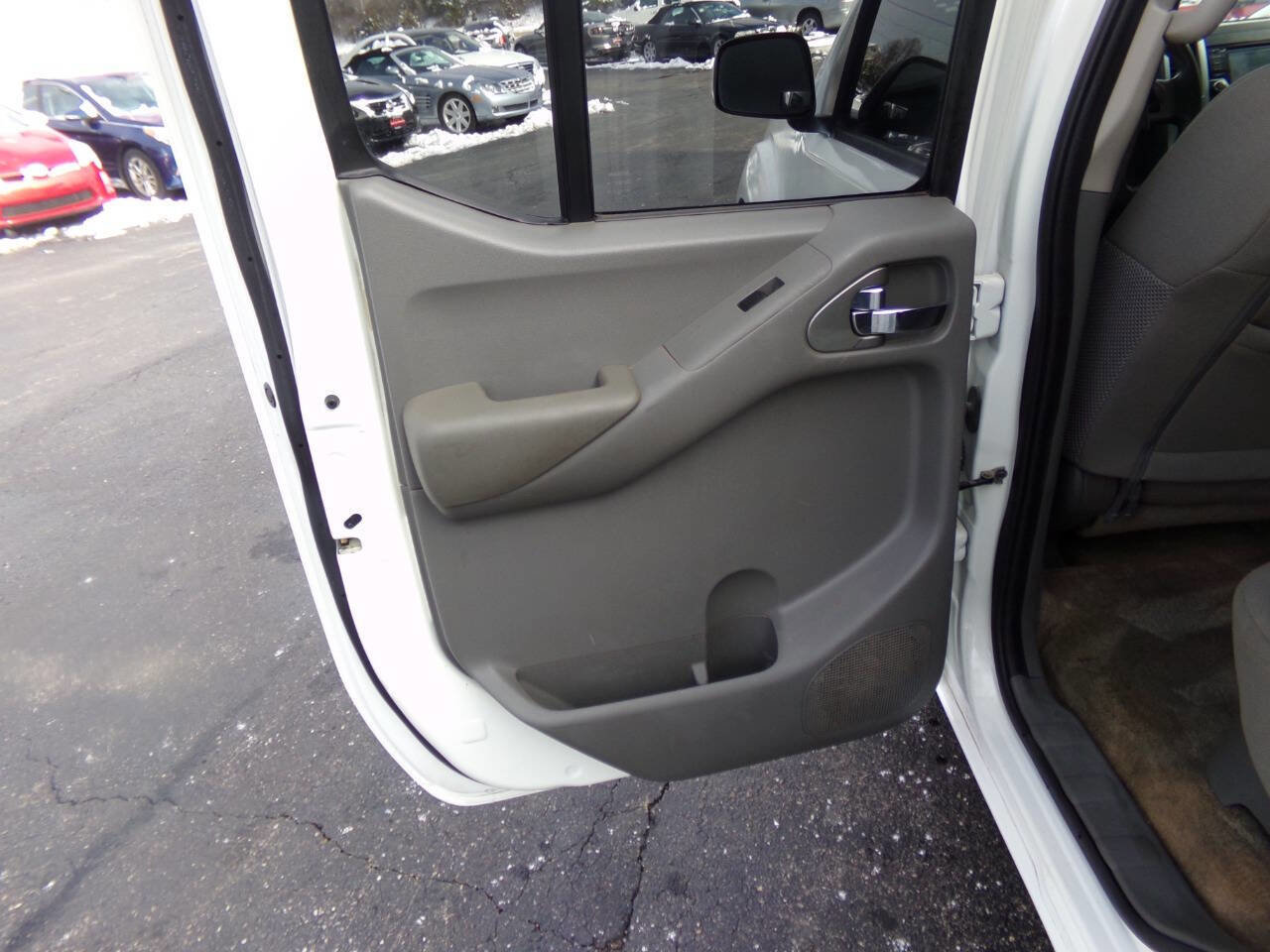 Used 2018 Nissan Frontier SV image 18