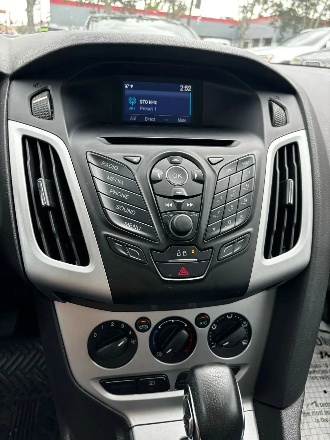 Used 2014 Ford Focus SE FWD image 17