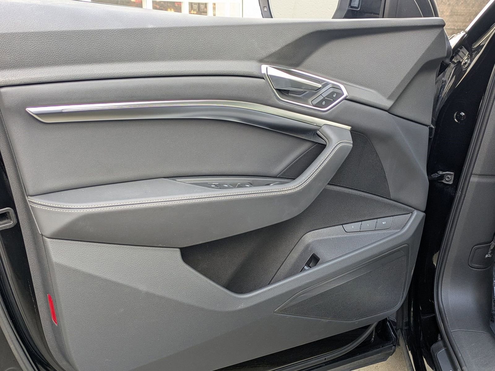 Used 2022 Audi e-tron Premium image 16