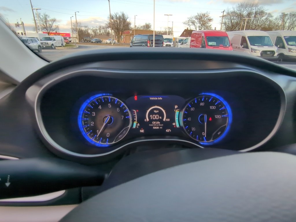 Used 2024 Chrysler Pacifica Touring-L image 21