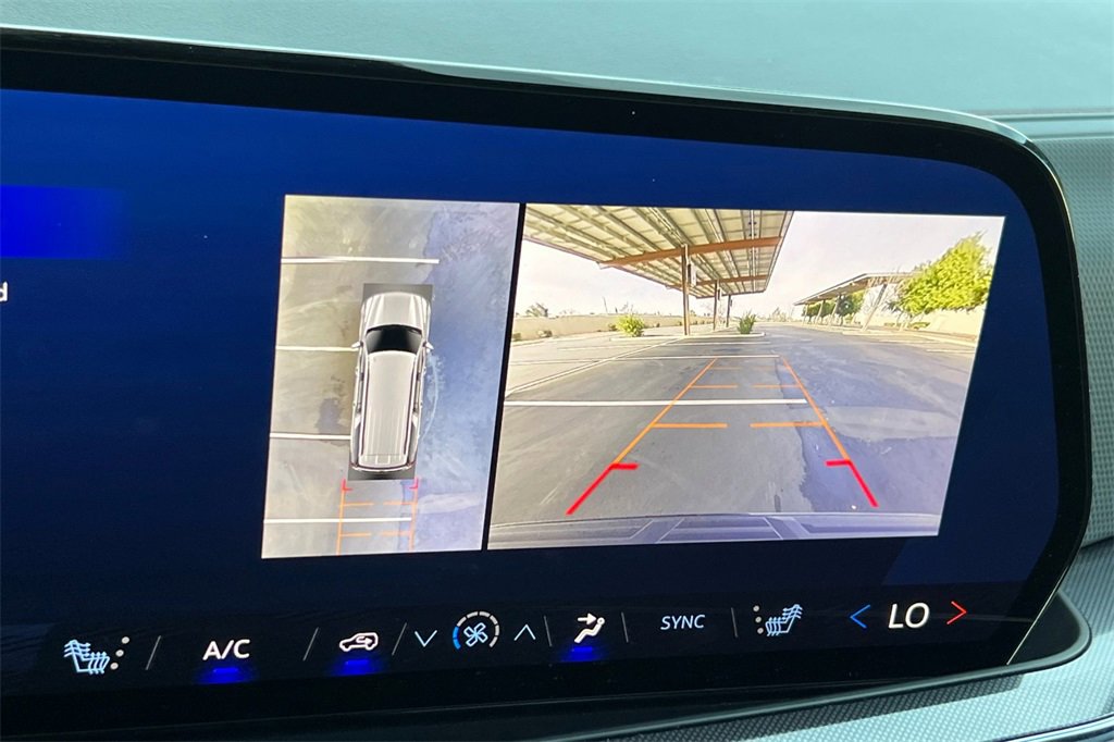 Used 2025 Chevrolet Suburban RST image 29