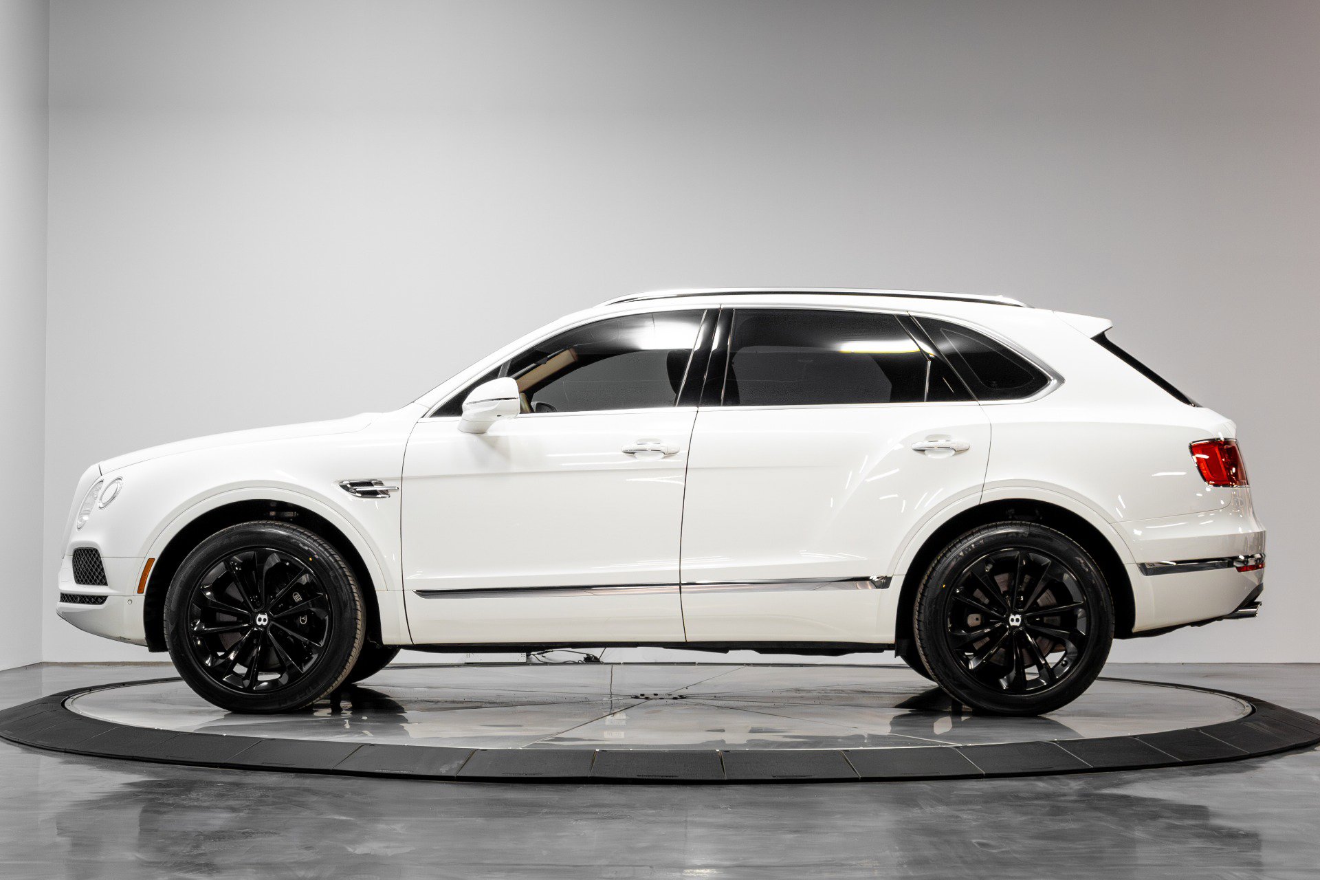 Used 2019 Bentley Bentayga image 36