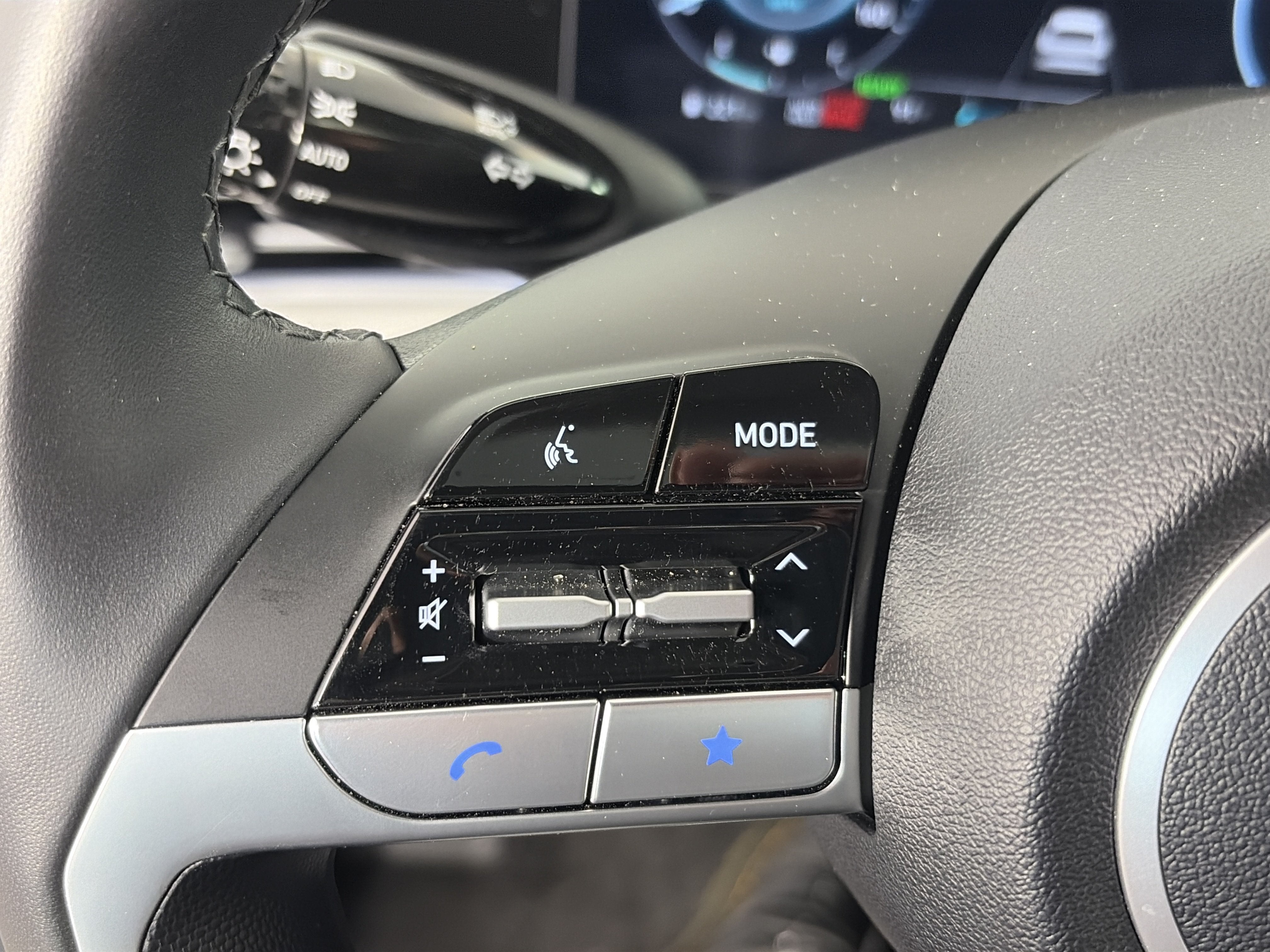 New 2025 Hyundai Elantra Limited FWD image 37