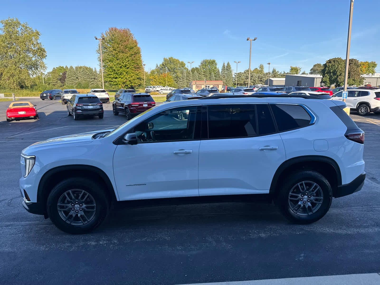 Used 2025 GMC Acadia Elevation image 11