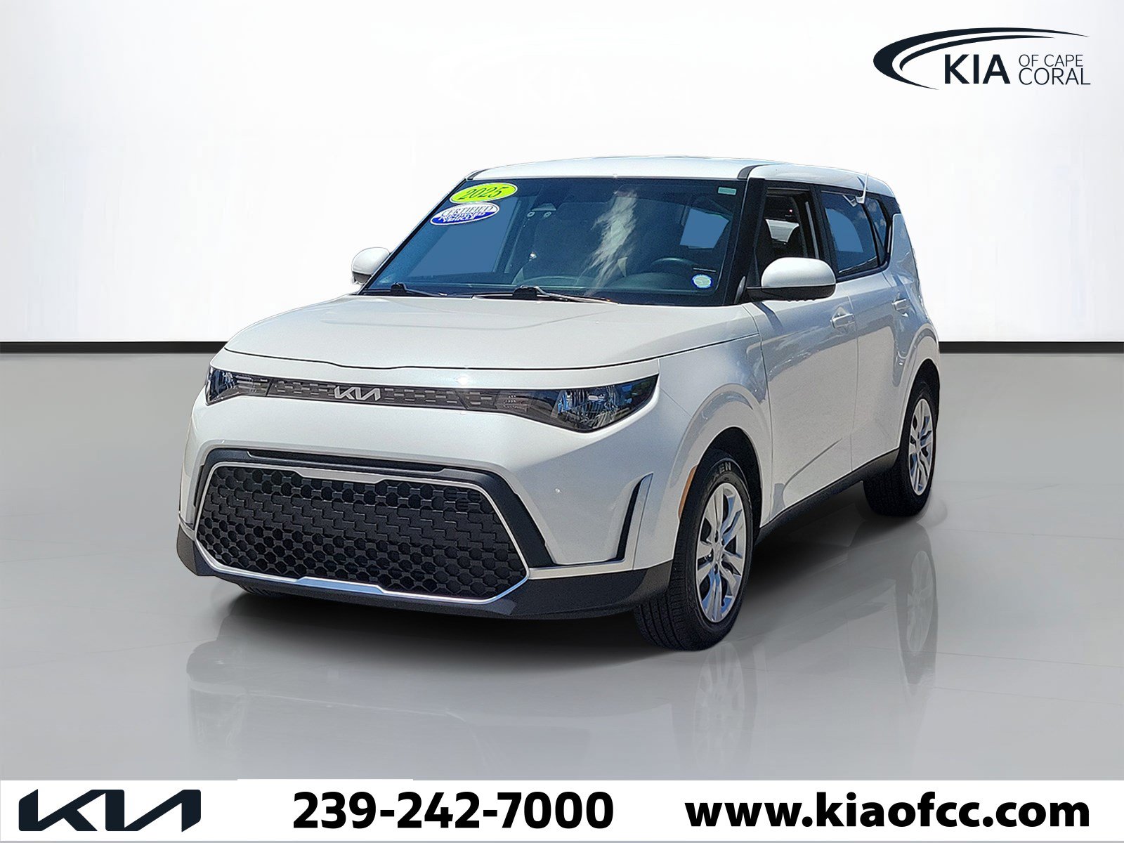 Used 2025 Kia Soul LX FWD image 3