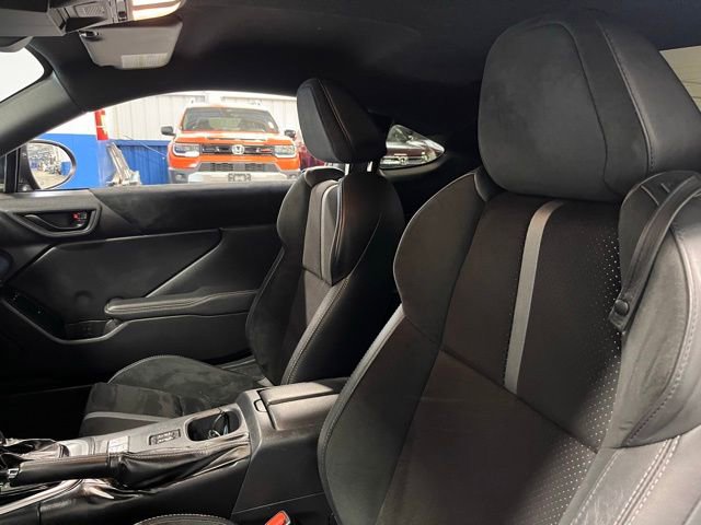 Used 2023 Toyota GR86 Premium w/ ALL Weather Mat Package (TMS) image 16