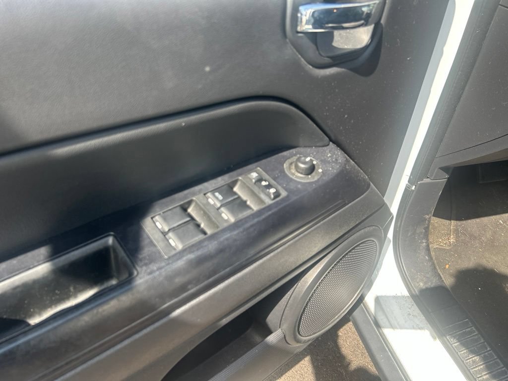 Used 2015 Jeep Compass Sport w/ Power Value Group FWD image 10