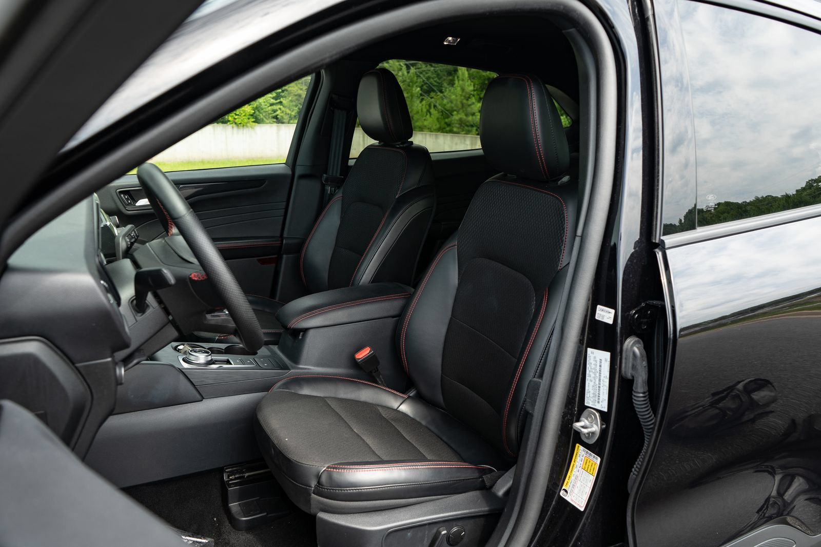 Used 2025 Ford Escape ST-Line AWD/4WD image 15