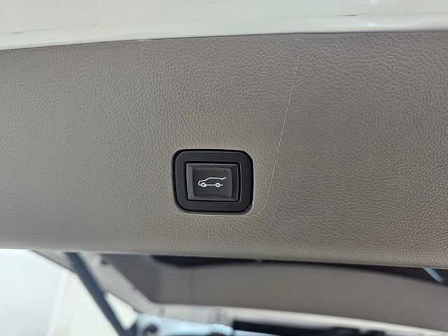 Used 2021 Chevrolet Traverse Premier w/ LPO, Floor Liner Package AWD/4WD image 23