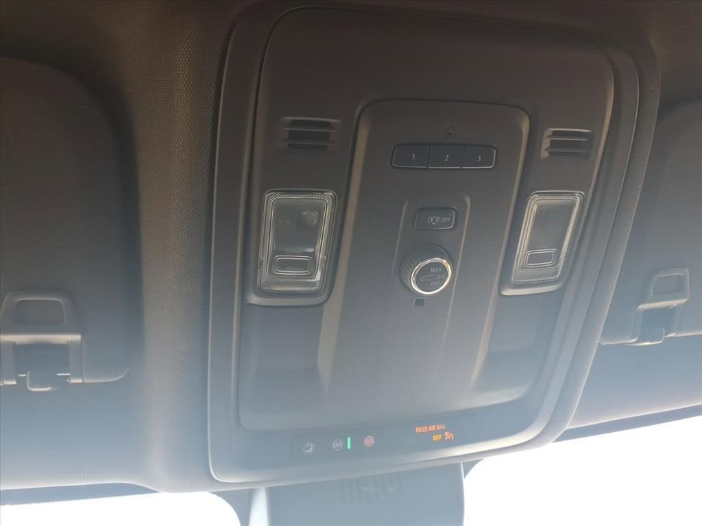 Used 2024 GMC Yukon SLT image 28