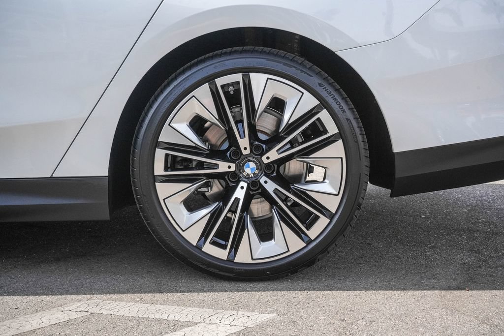 Used 2026 BMW 530i RWD image 8