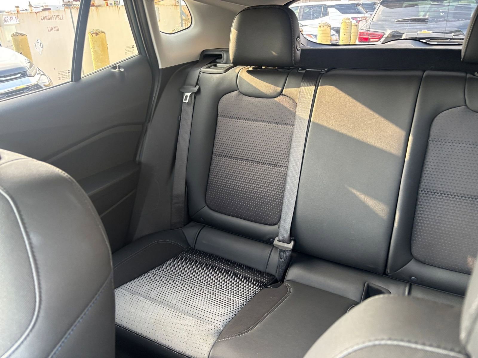 Used 2025 Chevrolet Trax LT w/ LT Convenience Package FWD image 38