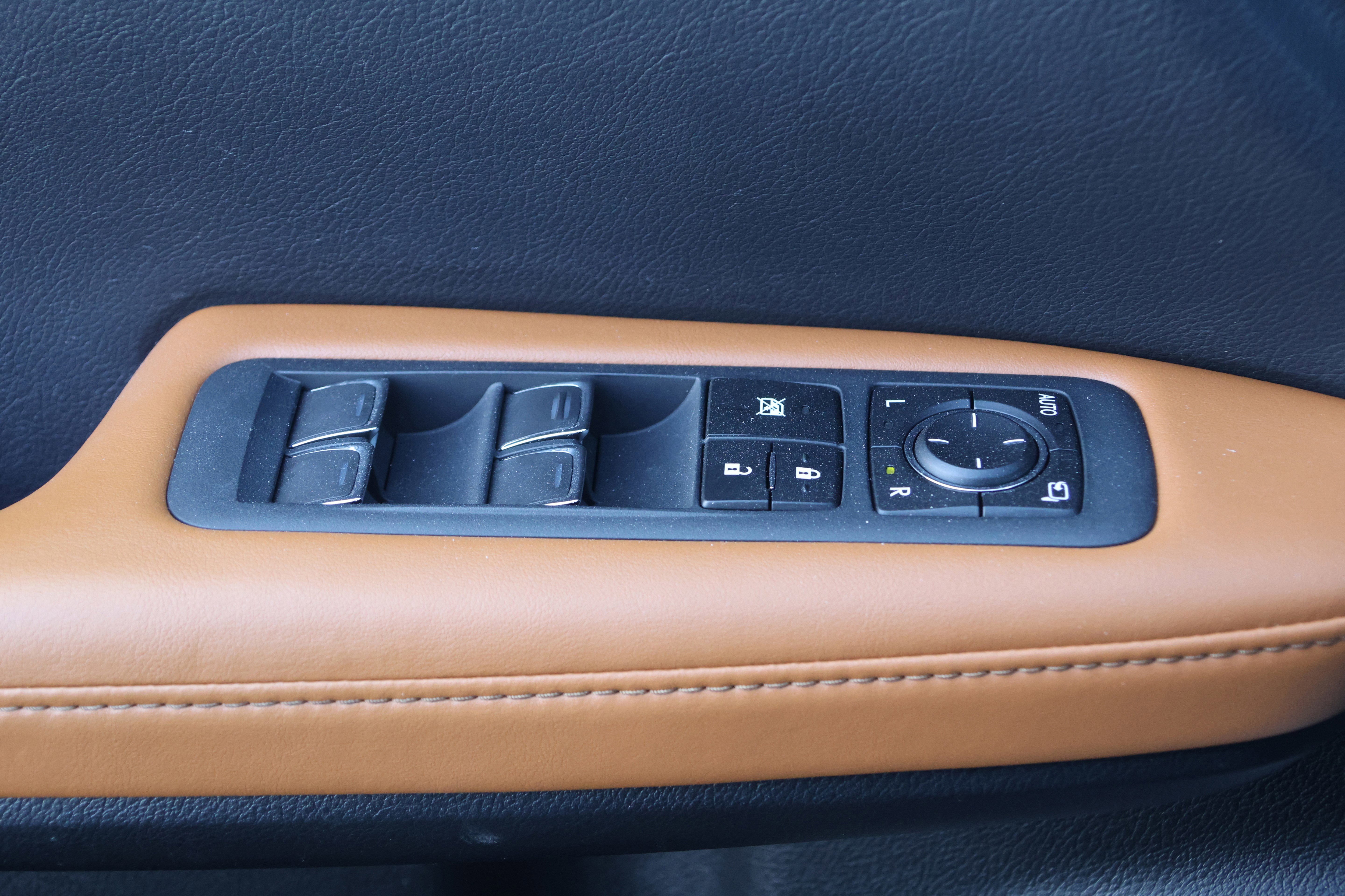 Used 2021 Lexus RX 350L FWD w/ Premium Package image 14