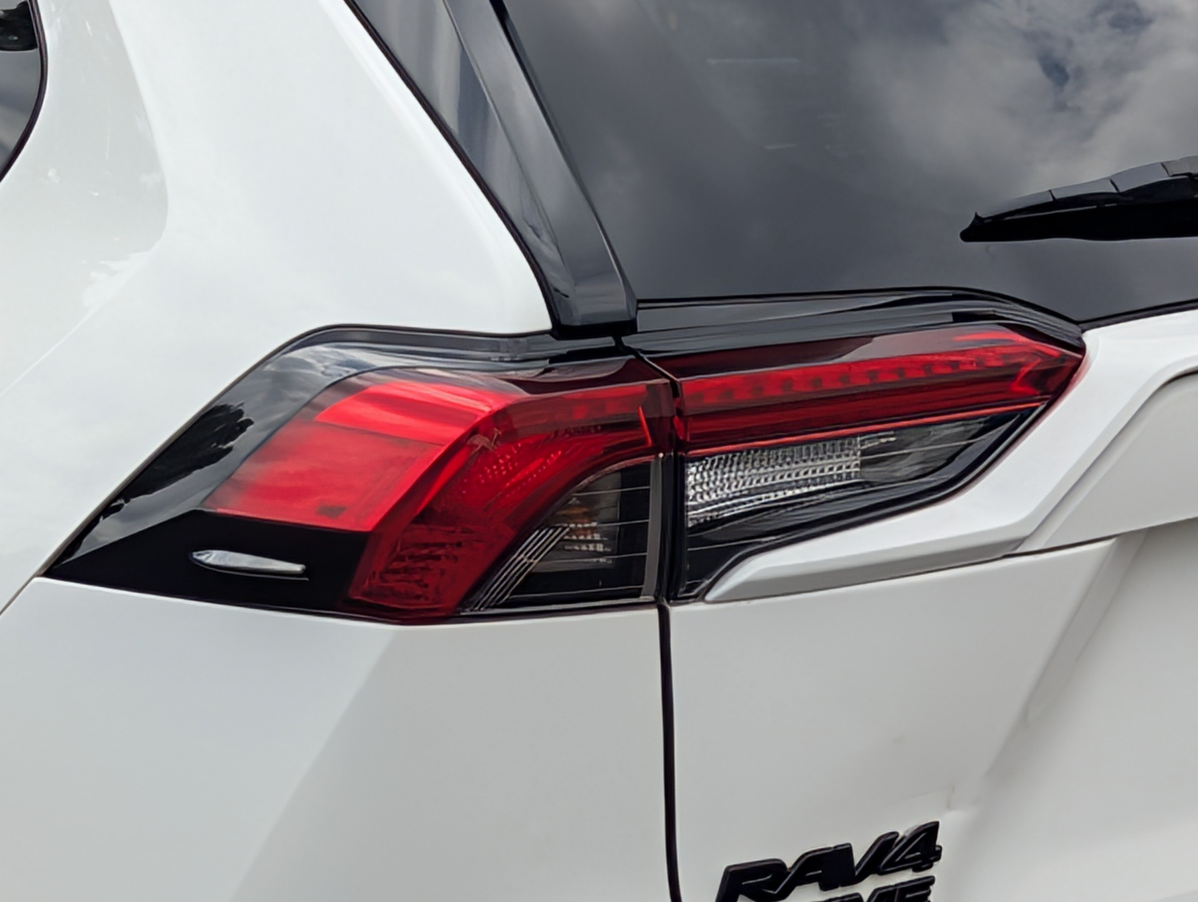 Used 2023 Toyota RAV4 SE w/ Weather & Moonroof Package AWD/4WD image 17
