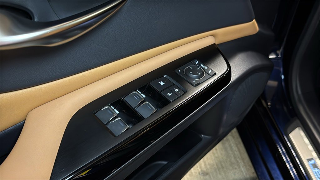 Used 2024 Lexus ES 350 w/ Premium Package image 23