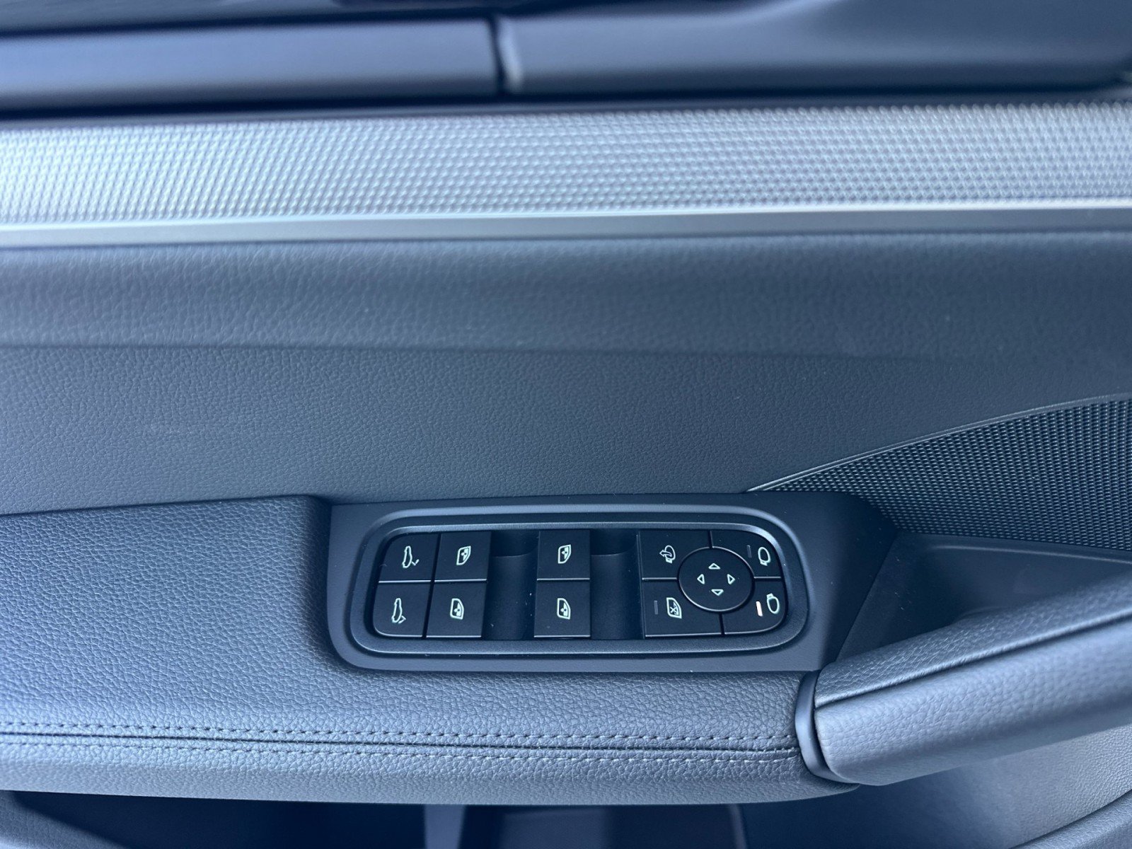 New 2026 Porsche Cayenne Coupe AWD/4WD image 12