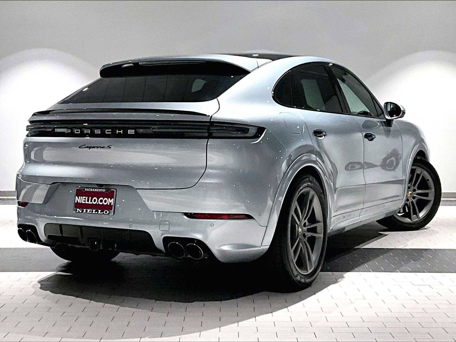 Used 2025 Porsche Cayenne S image 10