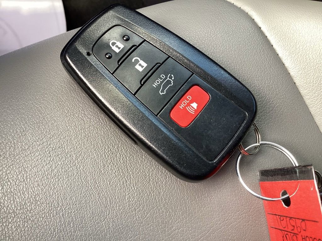 Used 2022 Toyota RAV4 XLE Premium AWD/4WD image 30