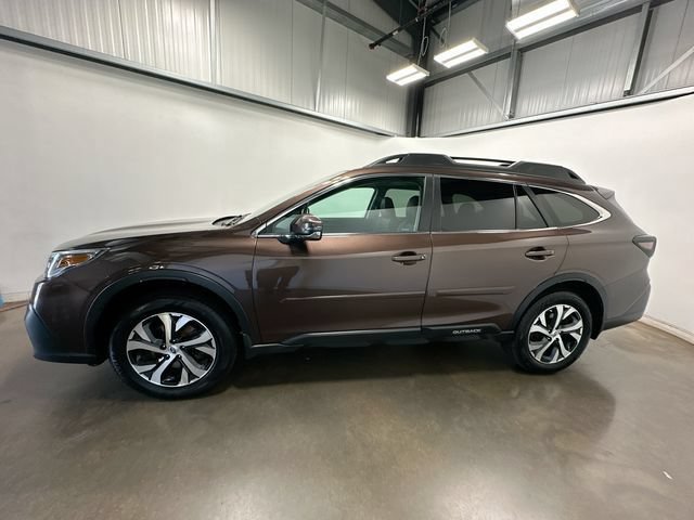 Used 2022 Subaru Outback Limited AWD/4WD image 2