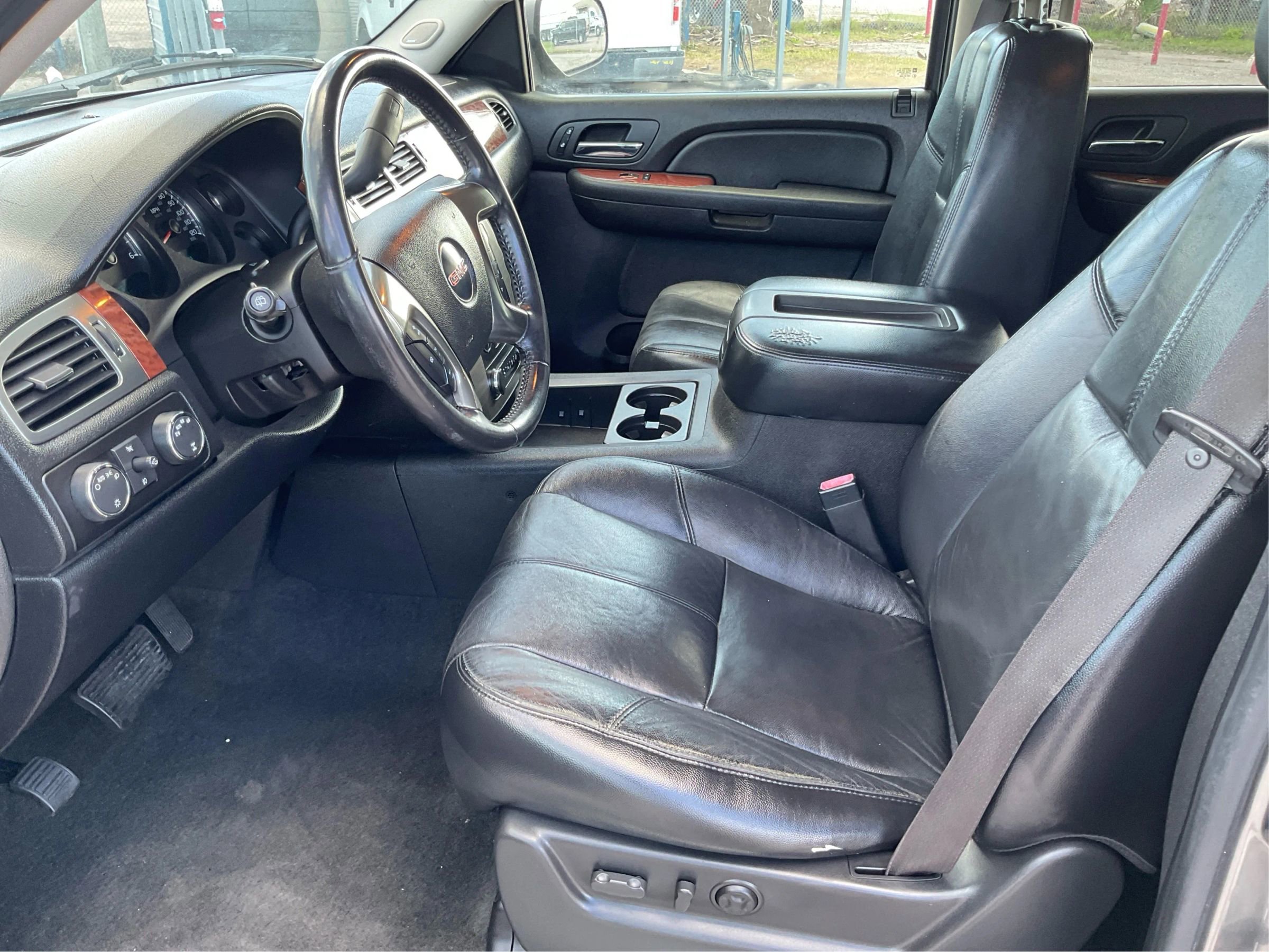 Used 2007 GMC Yukon SLT w/ SLT Preferred Equipment Group image 9