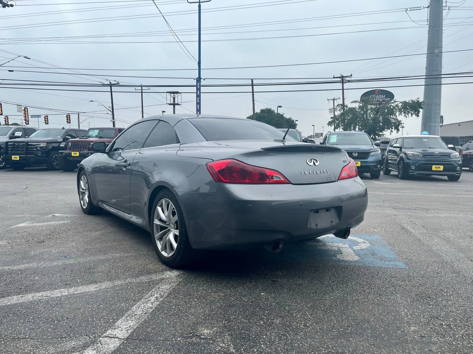 Used 2011 INFINITI G37 Convertible w/ Premium Pkg RWD image 2