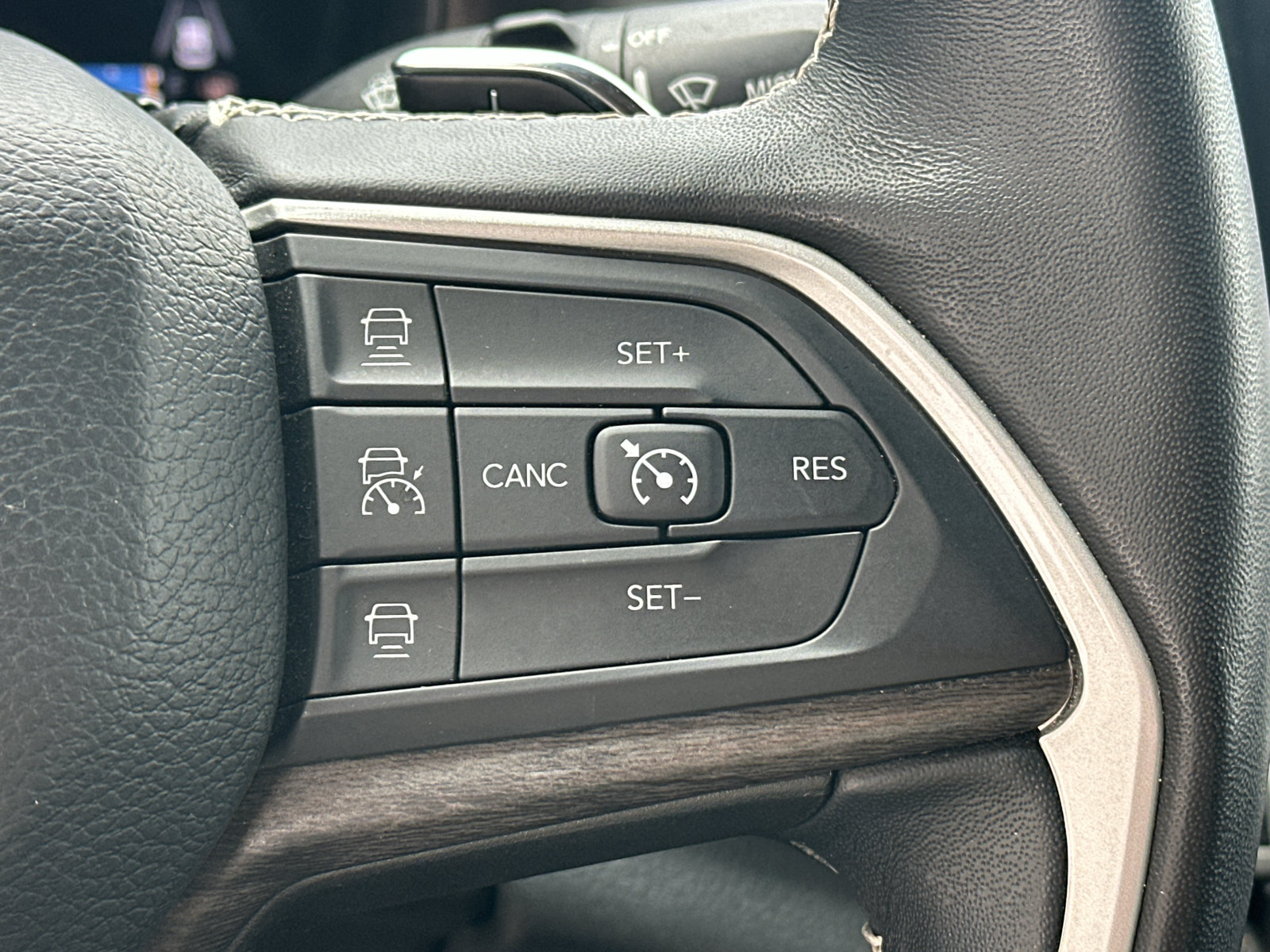 Used 2022 Jeep Grand Cherokee L Limited AWD/4WD image 19
