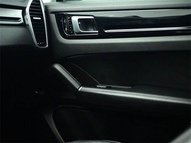 Used 2020 Porsche Cayenne S image 16