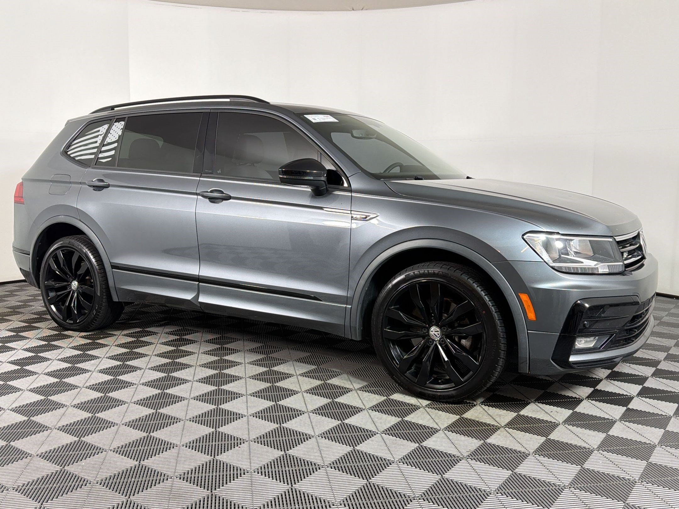 Used 2021 Volkswagen Tiguan SE R-Line FWD image 5