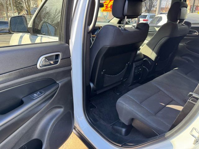 Used 2018 Jeep Grand Cherokee Laredo image 17