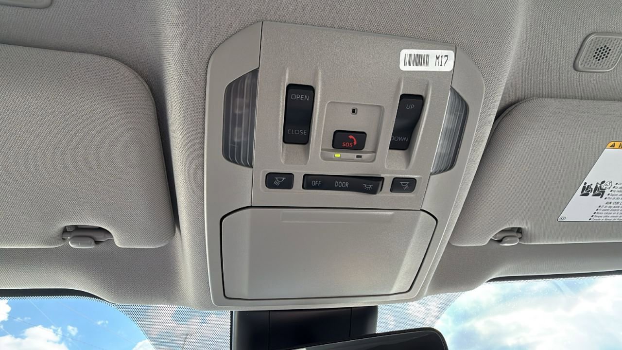 New 2025 Toyota Highlander XLE image 27