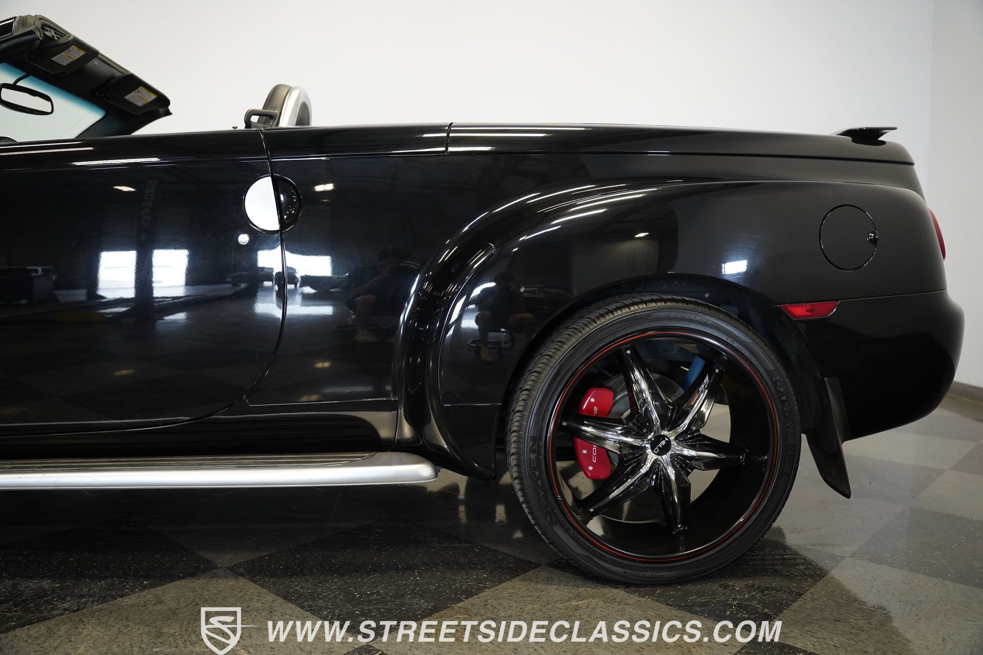 Used 2004 Chevrolet SSR w/ Preferred Equipment Group image 29