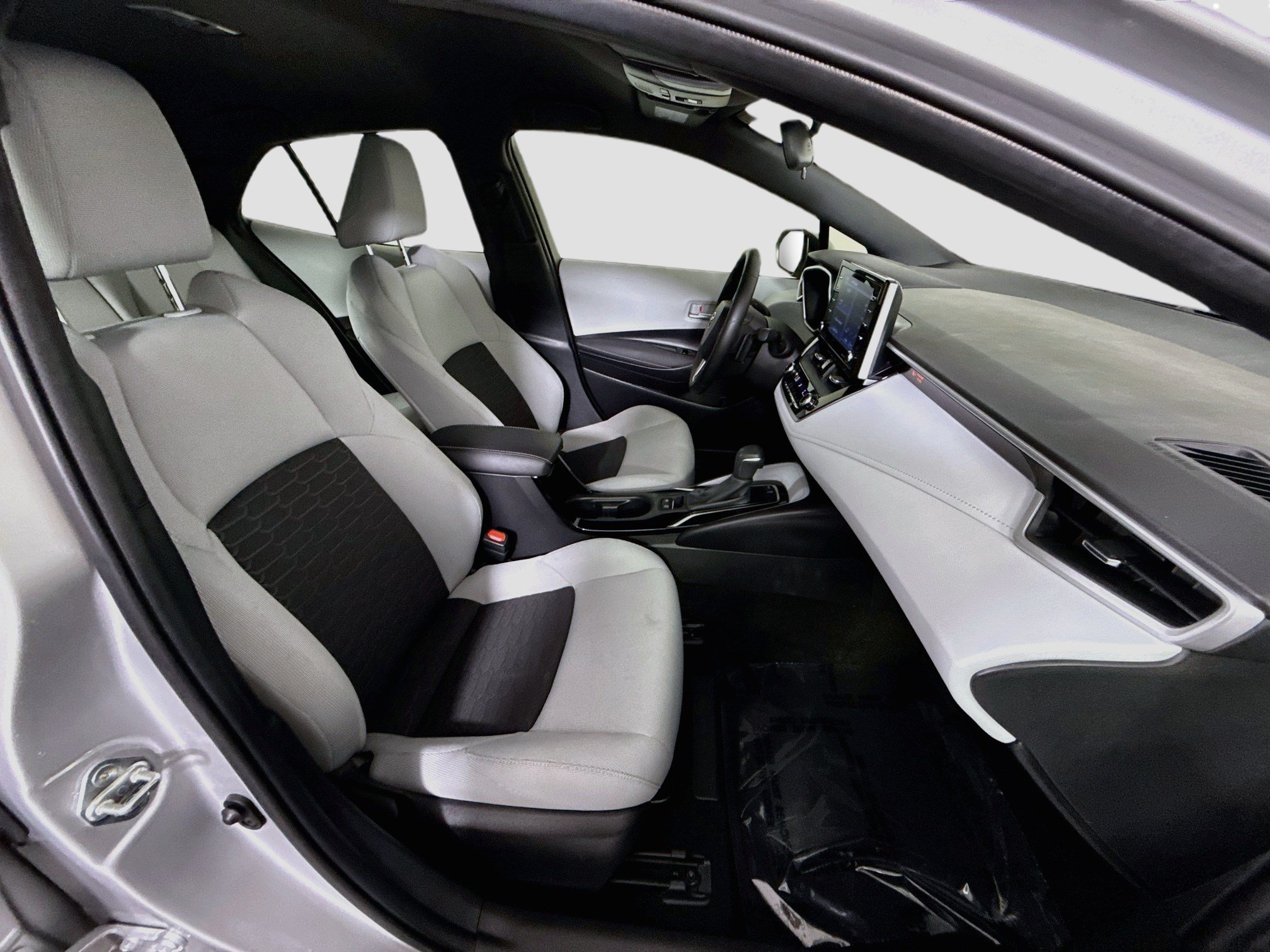 Used 2022 Toyota Corolla SE w/ SE Preferred Package FWD image 29