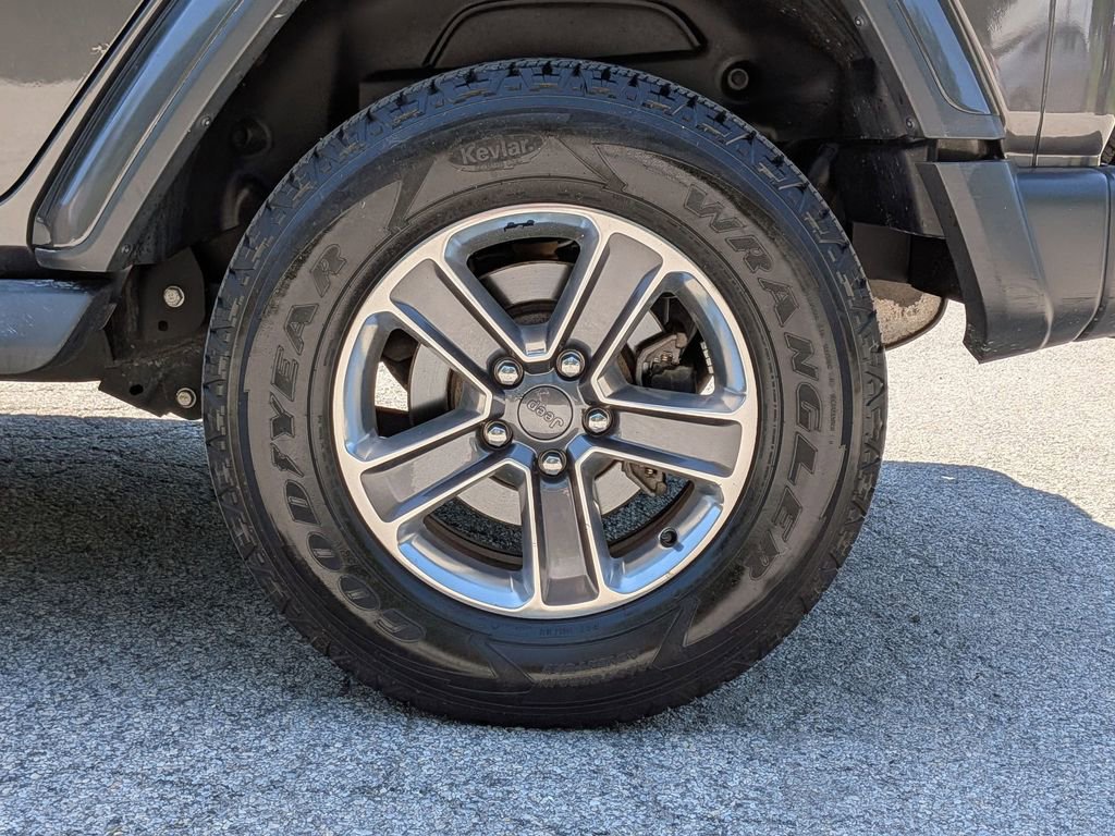 Used 2019 Jeep Wrangler Unlimited Sahara w/ Dual Top Group AWD/4WD image 26