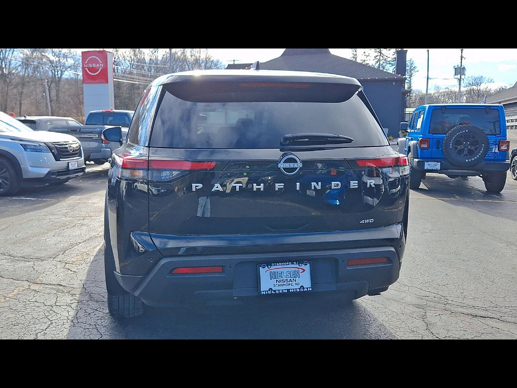 Certified 2025 Nissan Pathfinder S image 7